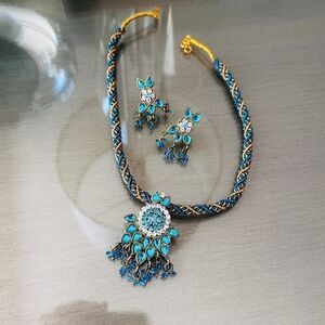 Ethnic Indian Necklace & Earrings Set – Turquoise Crystal Design